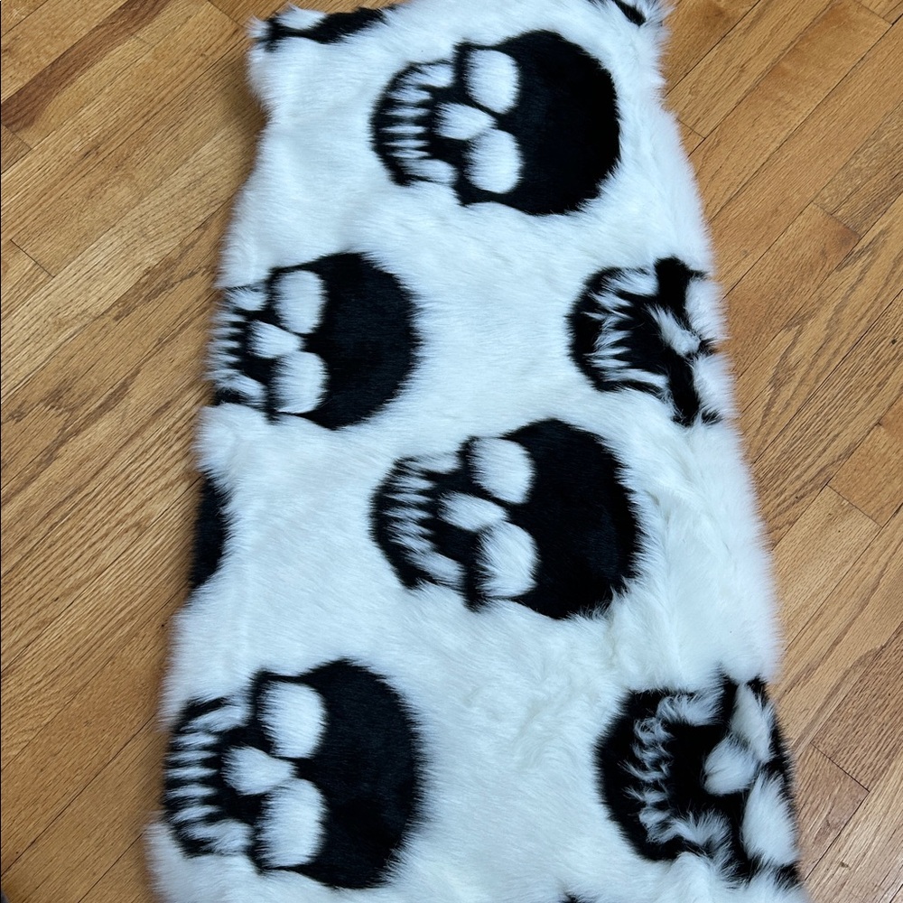 Cynthia Rowley Black and White Faux Fur Throw - Picture 2 of 9